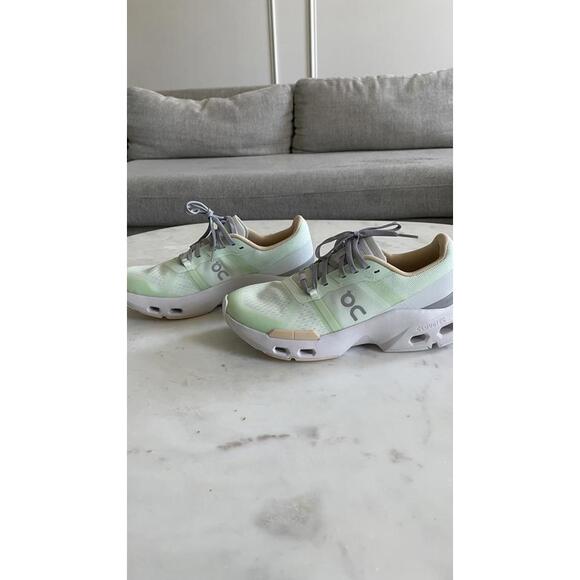 On Cloud Women's Sneakers - Light Green and Beige Size 9 Women’s - Picture 3 of 7